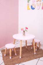 Load image into Gallery viewer, Alo Table & Lalo Chairs